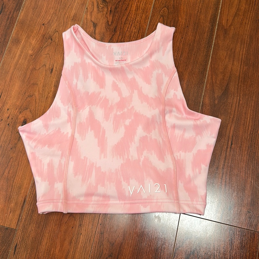 NWOT VAI21 workout top